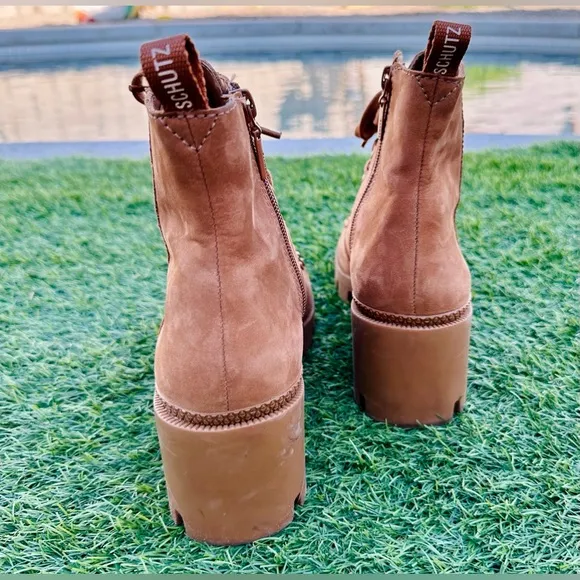 Schutz Woman’s Xayane Suede Lace-Up Combat Booties. Size 8 🥾⭐️