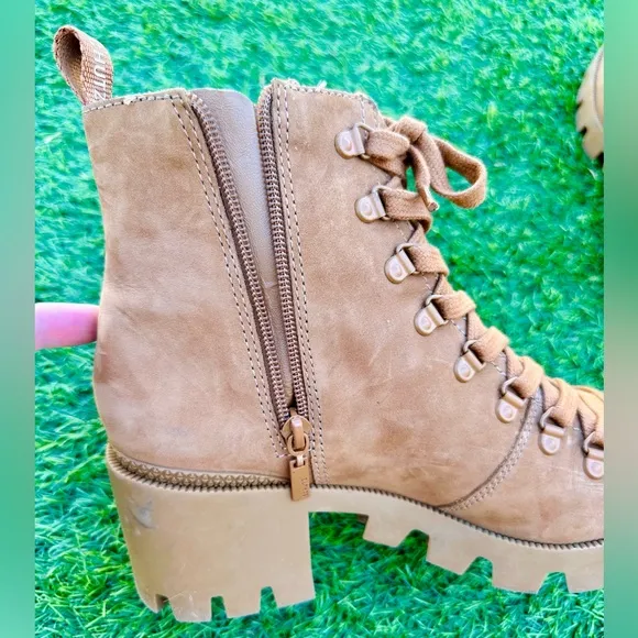 Schutz Woman’s Xayane Suede Lace-Up Combat Booties. Size 8 🥾⭐️