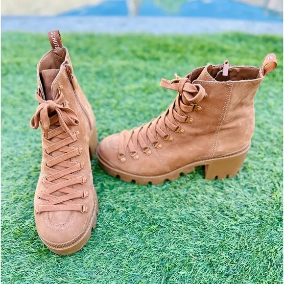 Schutz Woman’s Xayane Suede Lace-Up Combat Booties. Size 8 🥾⭐️
