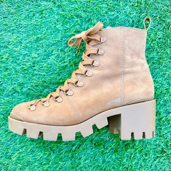 Schutz Woman’s Xayane Suede Lace-Up Combat Booties. Size 8 🥾⭐️