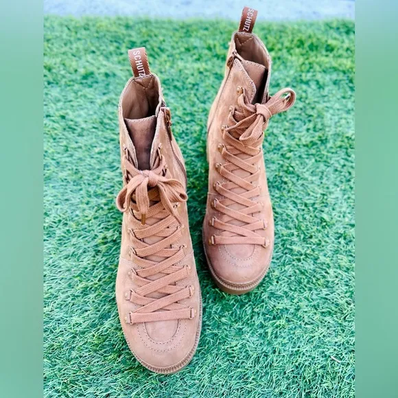 Schutz Woman’s Xayane Suede Lace-Up Combat Booties. Size 8 🥾⭐️