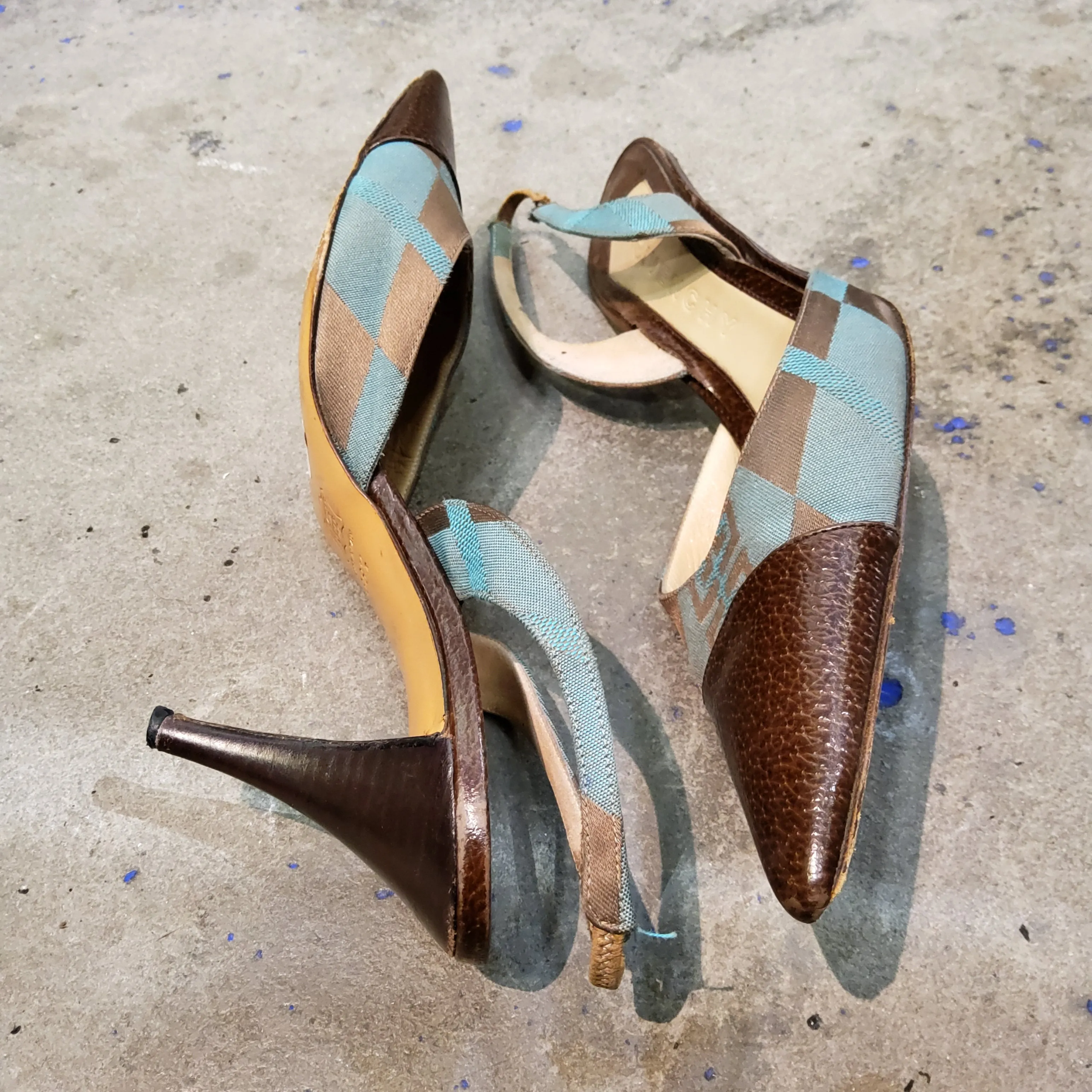 Slingback pumps