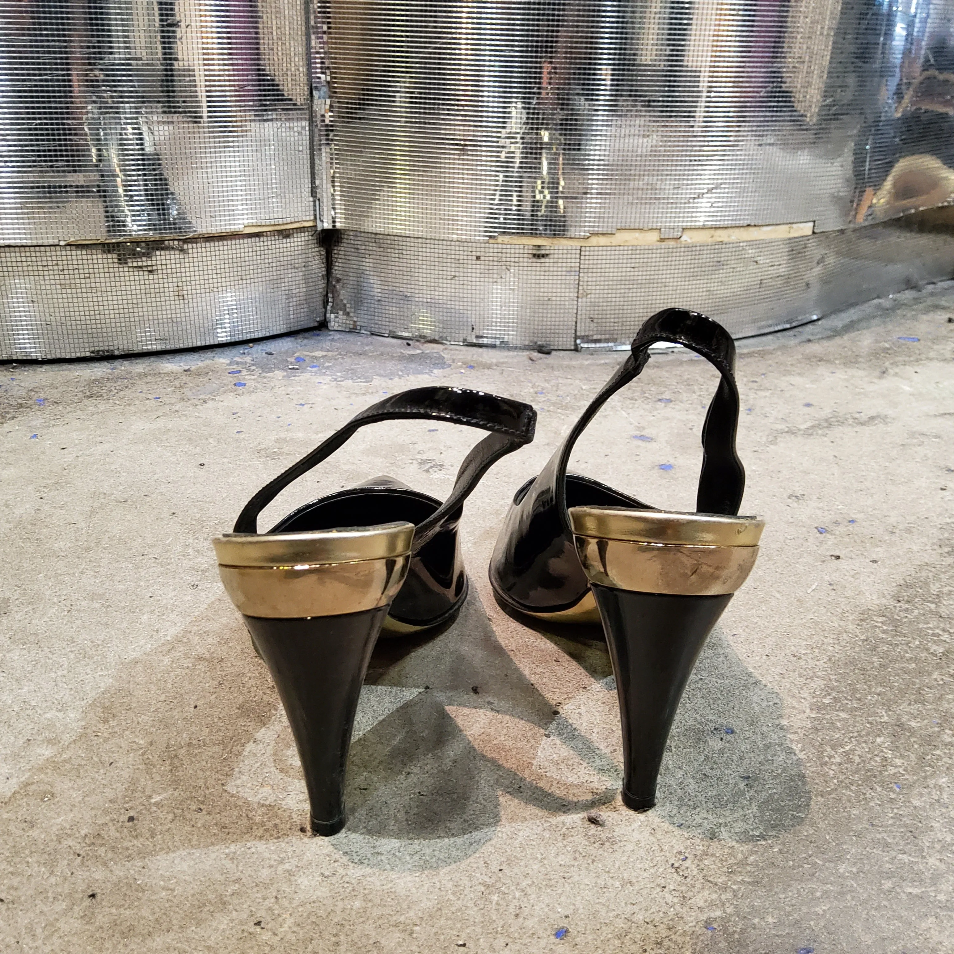 Slingback pumps