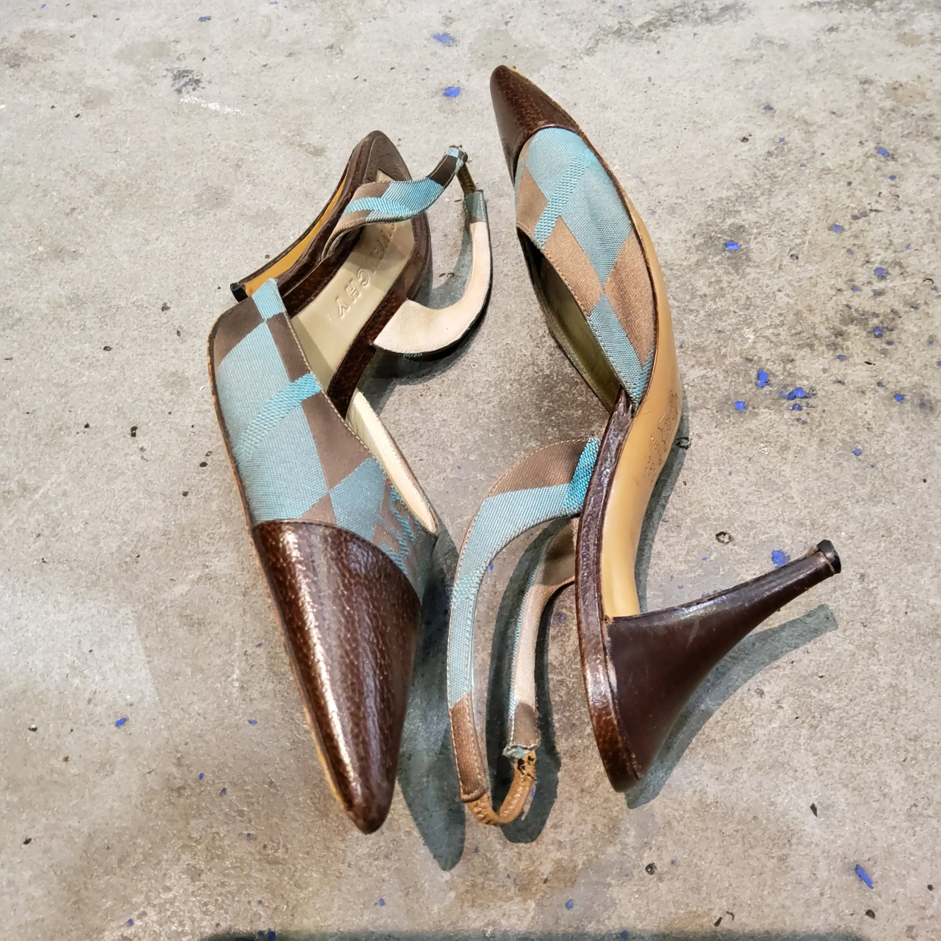 Slingback pumps