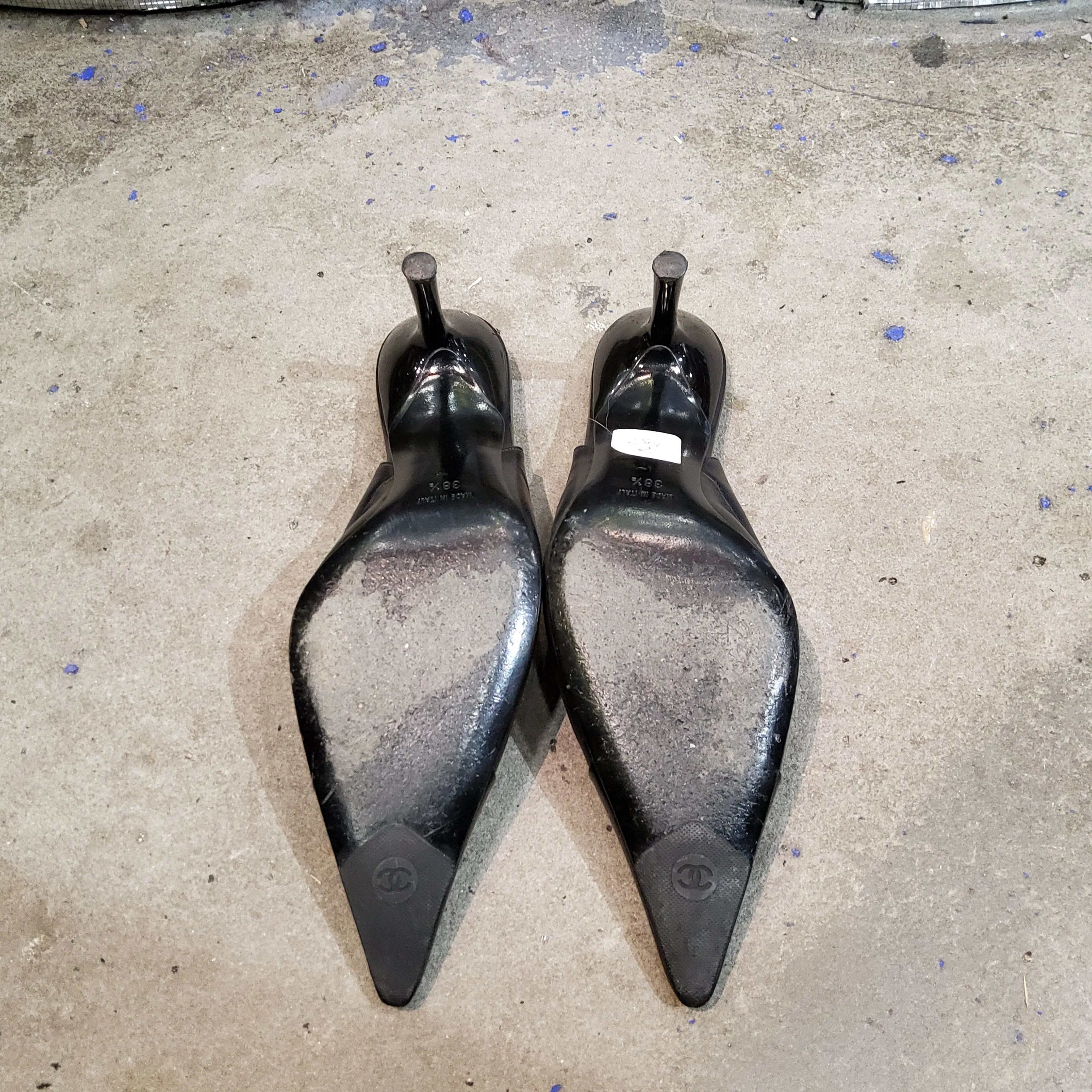 Slingback pumps