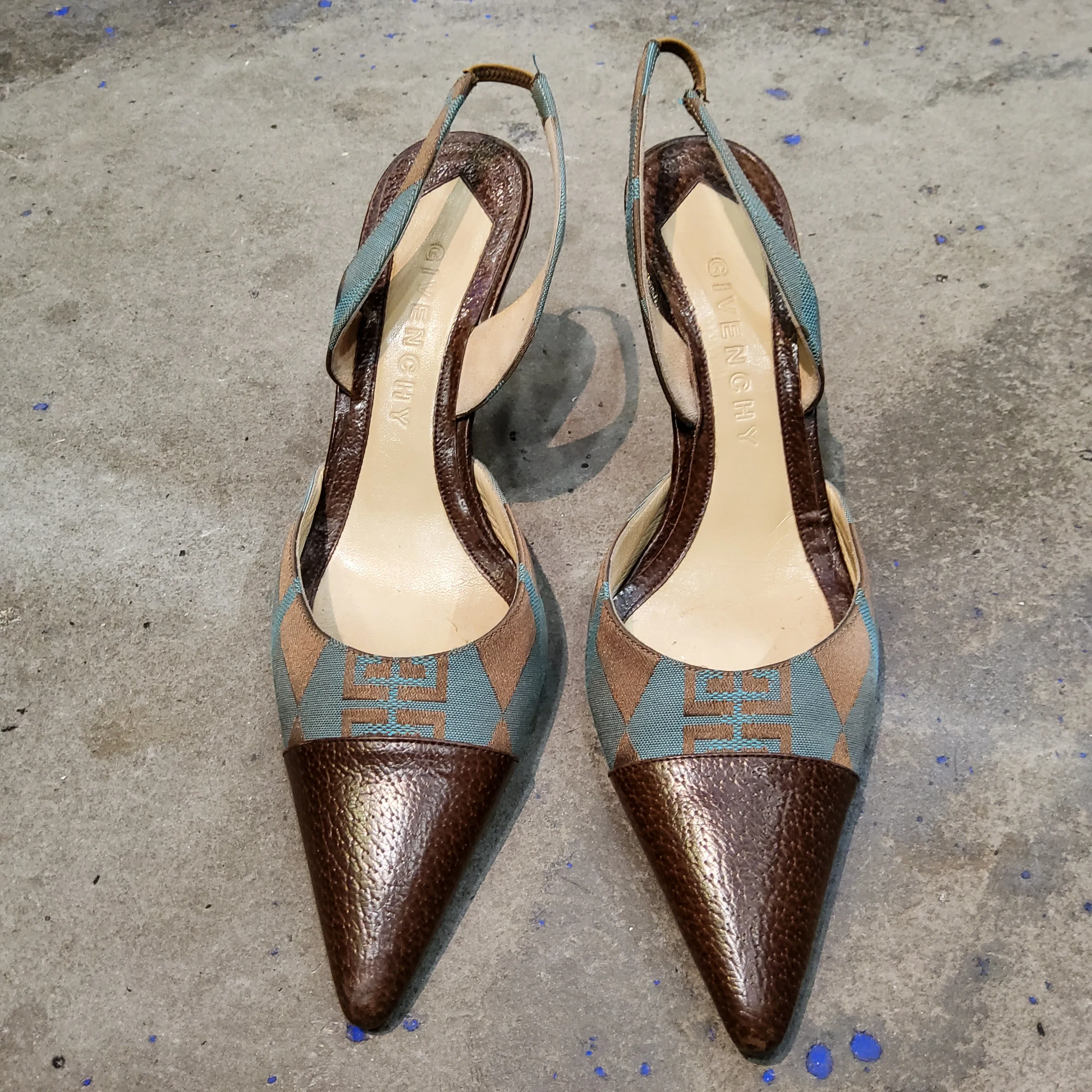 Slingback pumps