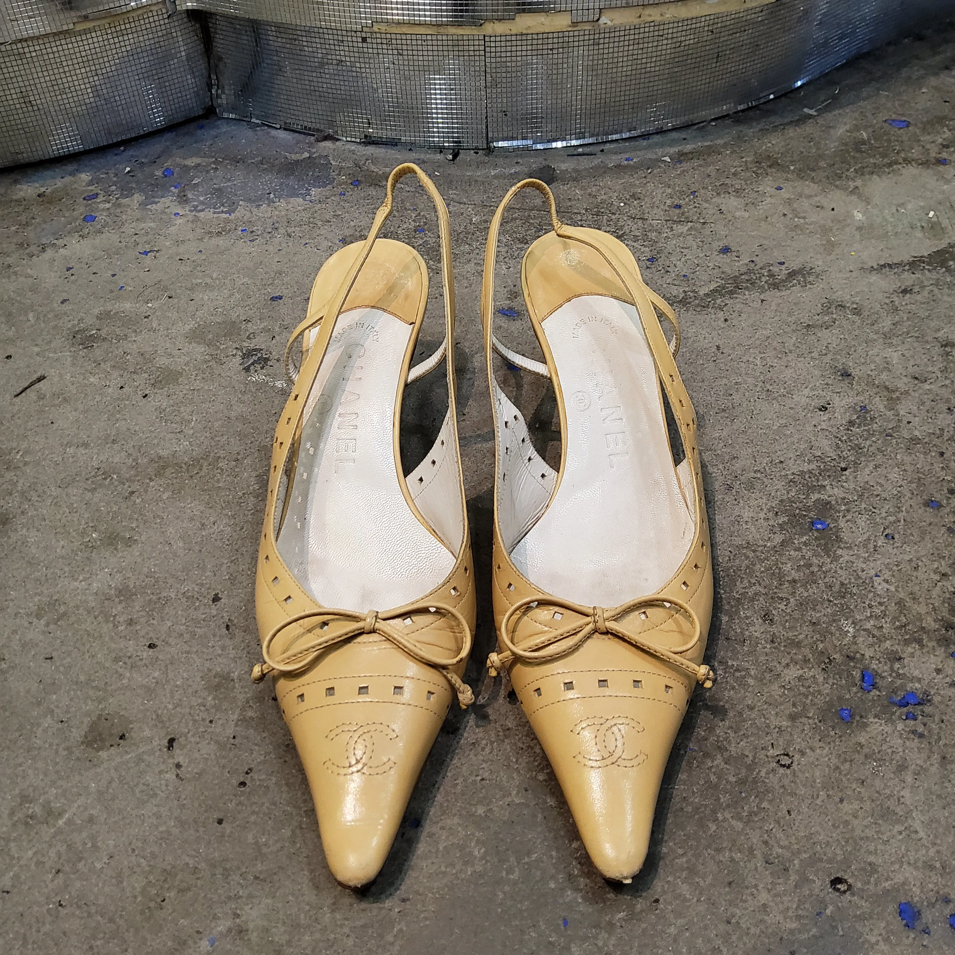 Slingback pumps