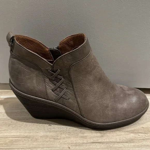 Sofft Carminda Brown Leather‎ Wedge Ankle Booties 9.5M- Great condition-