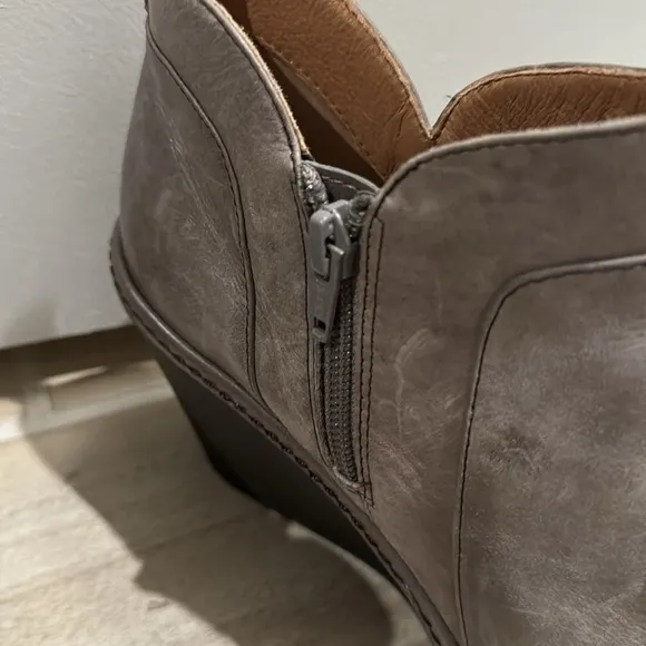 Sofft Carminda Brown Leather‎ Wedge Ankle Booties 9.5M- Great condition-
