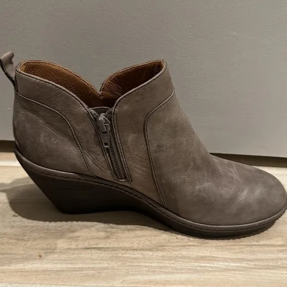 Sofft Carminda Brown Leather‎ Wedge Ankle Booties 9.5M- Great condition-