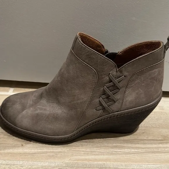 Sofft Carminda Brown Leather‎ Wedge Ankle Booties 9.5M- Great condition-