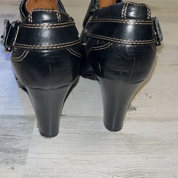 SOFFT leather booties. Size 11