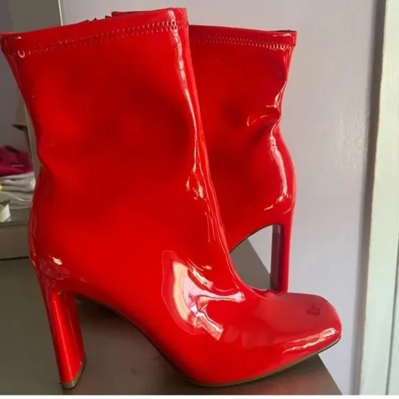 Steve Madden, size 7.5, true red, beautiful 4&quot; heel, half calf bootie!