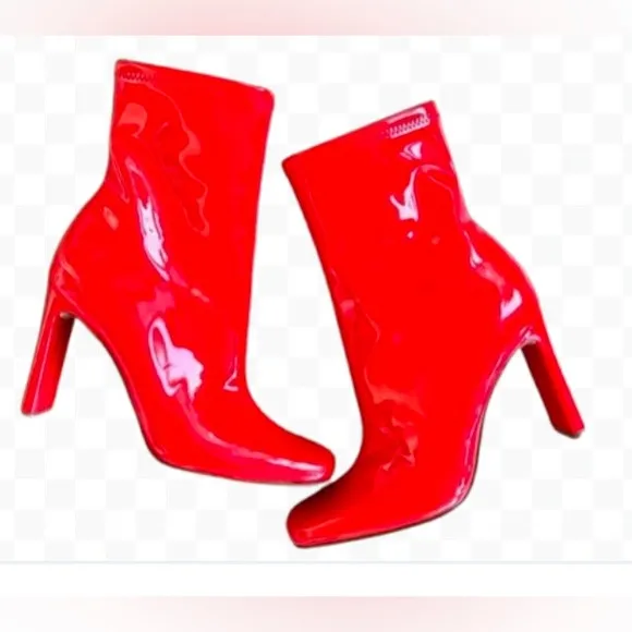 Steve Madden, size 7.5, true red, beautiful 4&quot; heel, half calf bootie!