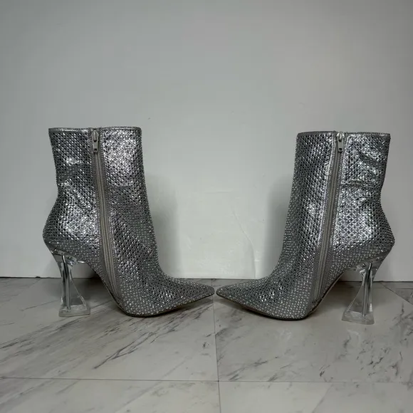 Steve Madden Vivy Rhinestone Pointy Toe Bootie 7 1/2 M