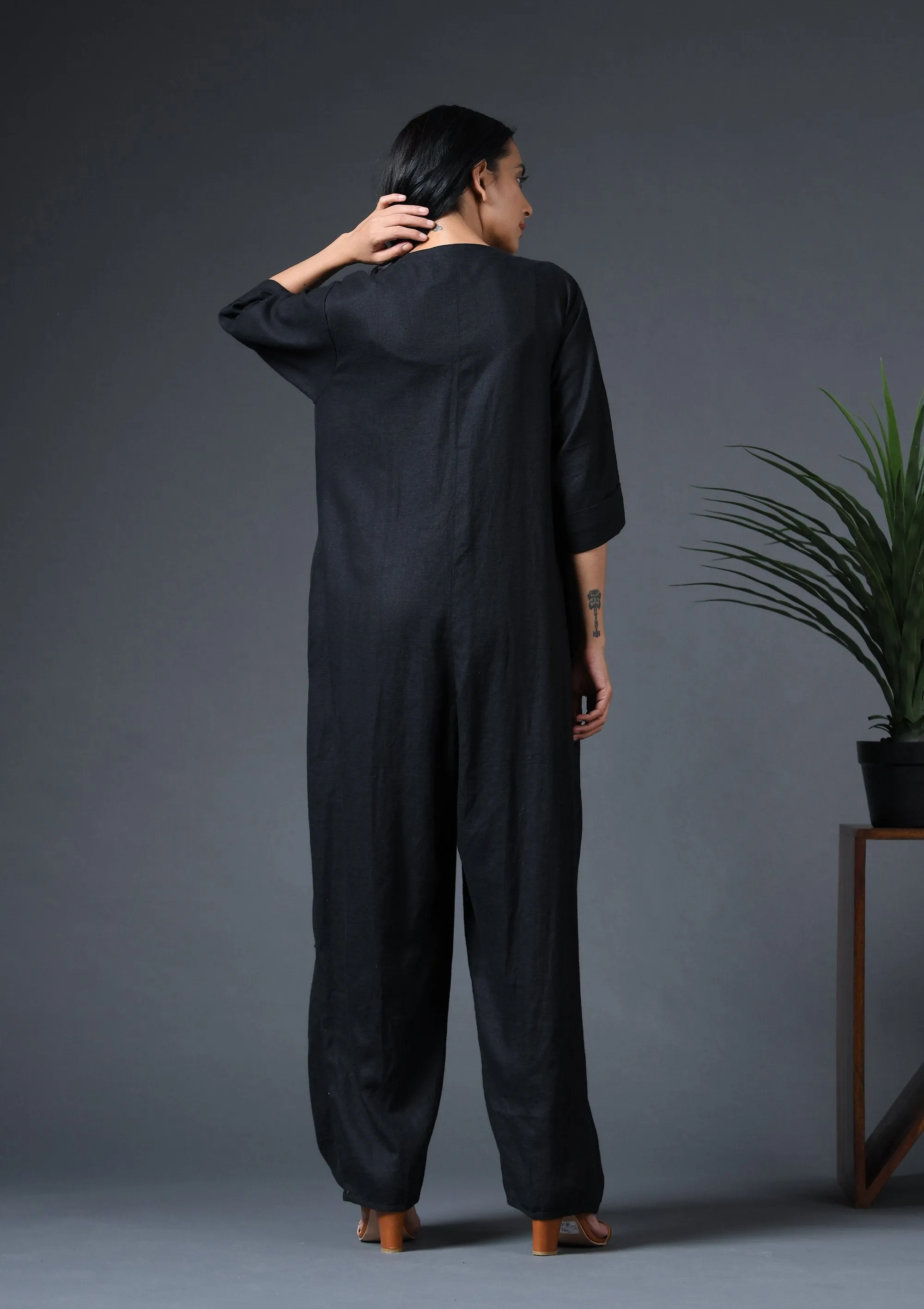 V NECK BUTTON-UP JUMPSUIT