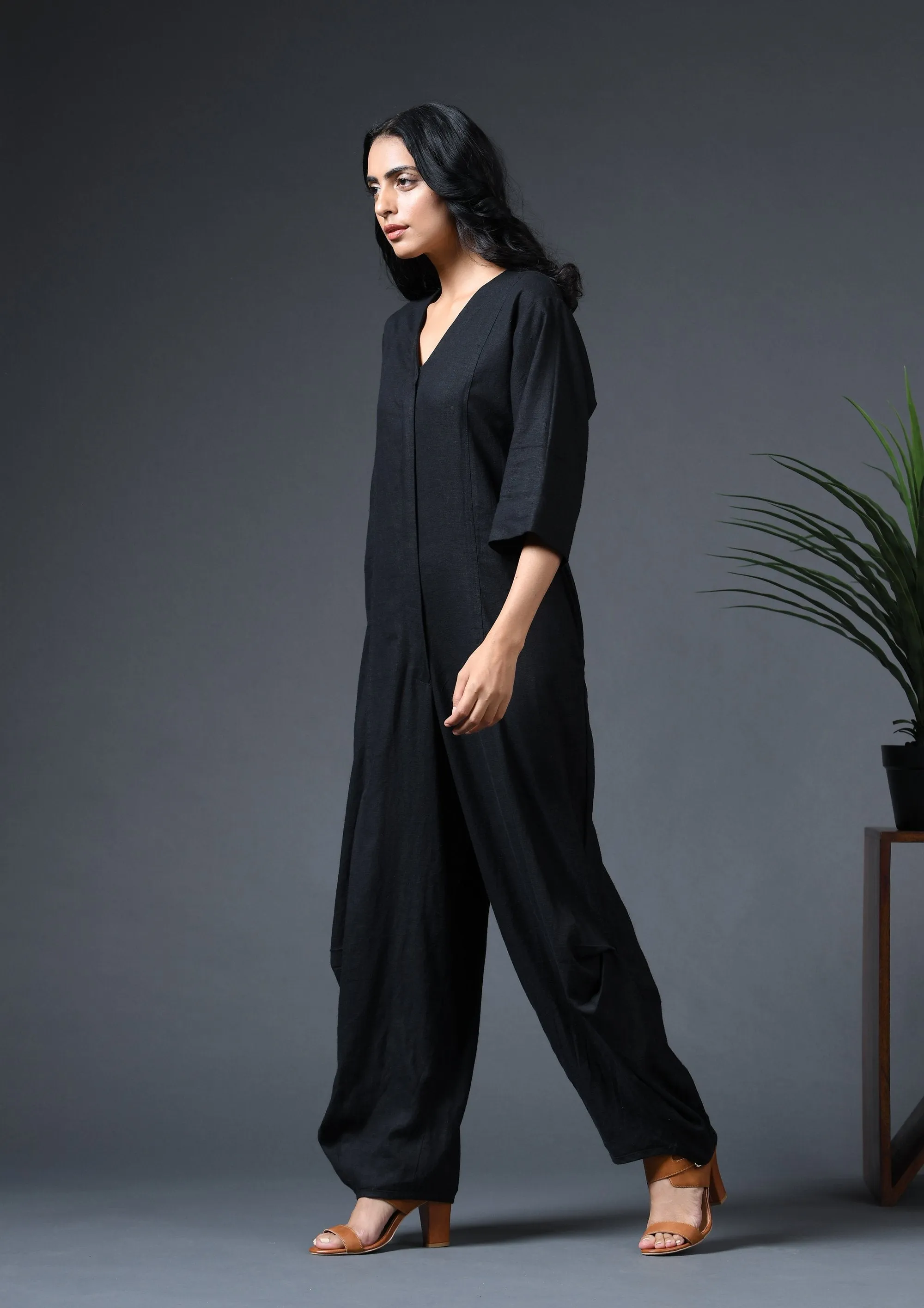 V NECK BUTTON-UP JUMPSUIT