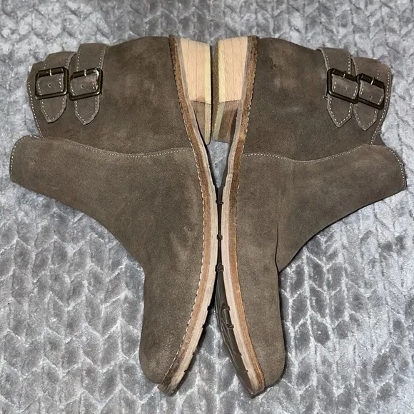 Very Volatile Square Toe Suede Booties. Zipper Sides w Double Strap Buckles. 8.5