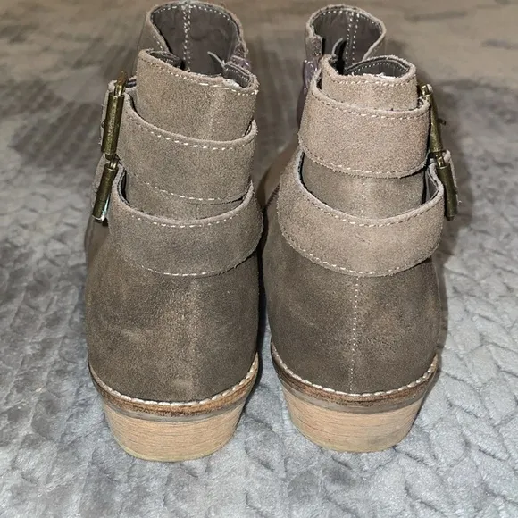 Very Volatile Square Toe Suede Booties. Zipper Sides w Double Strap Buckles. 8.5