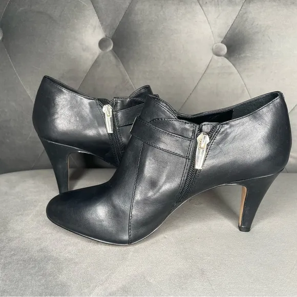 Vince Camuto Vonilesa Black Leather Heels Size 8 Ankle boot Booties