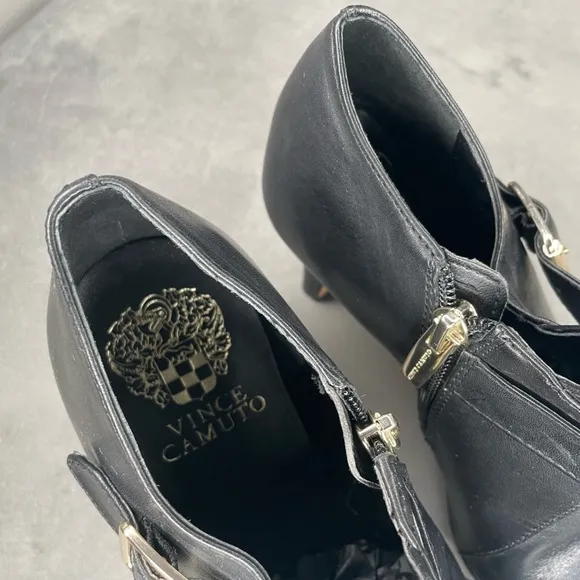 Vince Camuto Vonilesa Black Leather Heels Size 8 Ankle boot Booties
