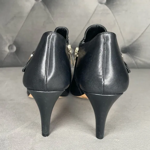 Vince Camuto Vonilesa Black Leather Heels Size 8 Ankle boot Booties