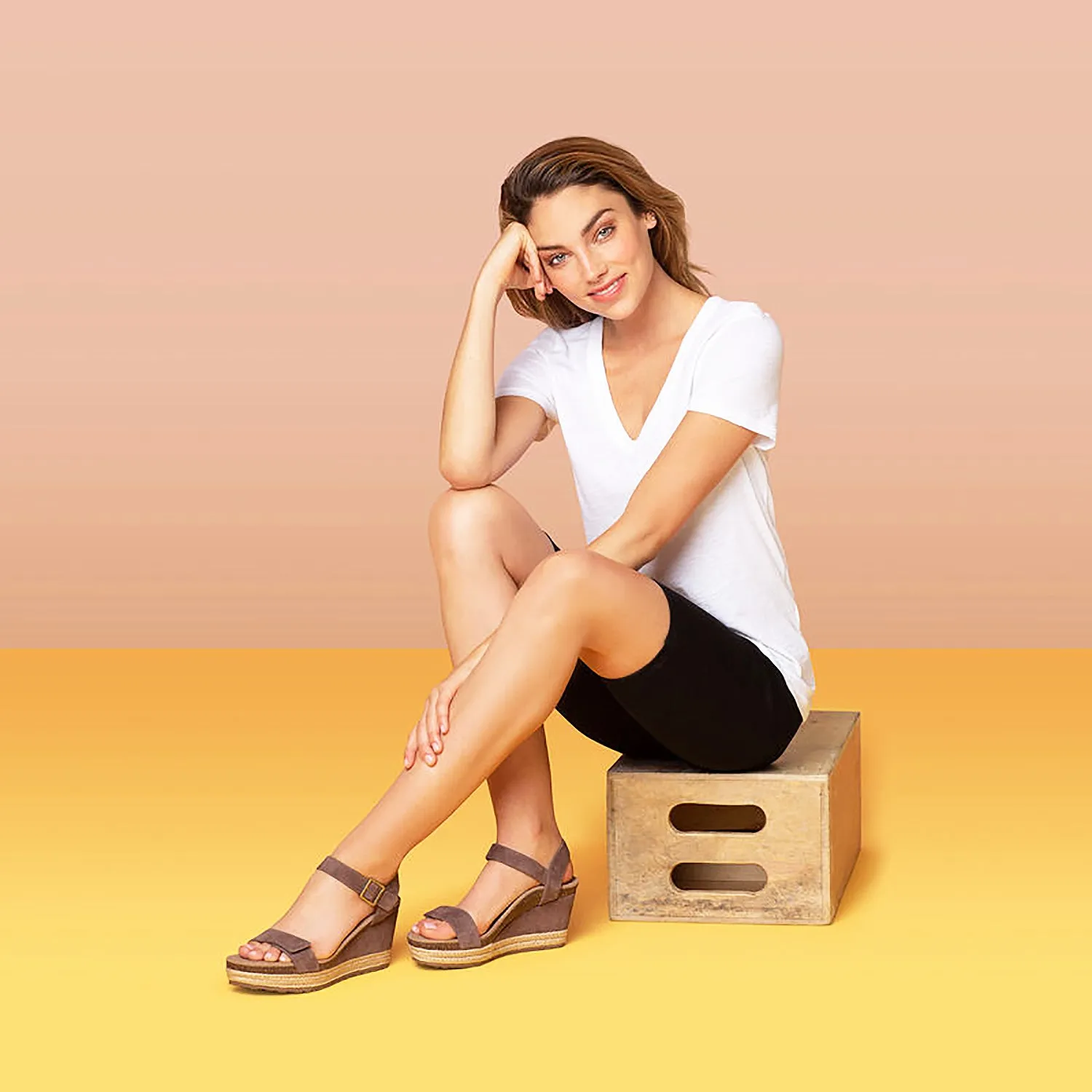 Women's Aetrex Sydney Azalea Suede